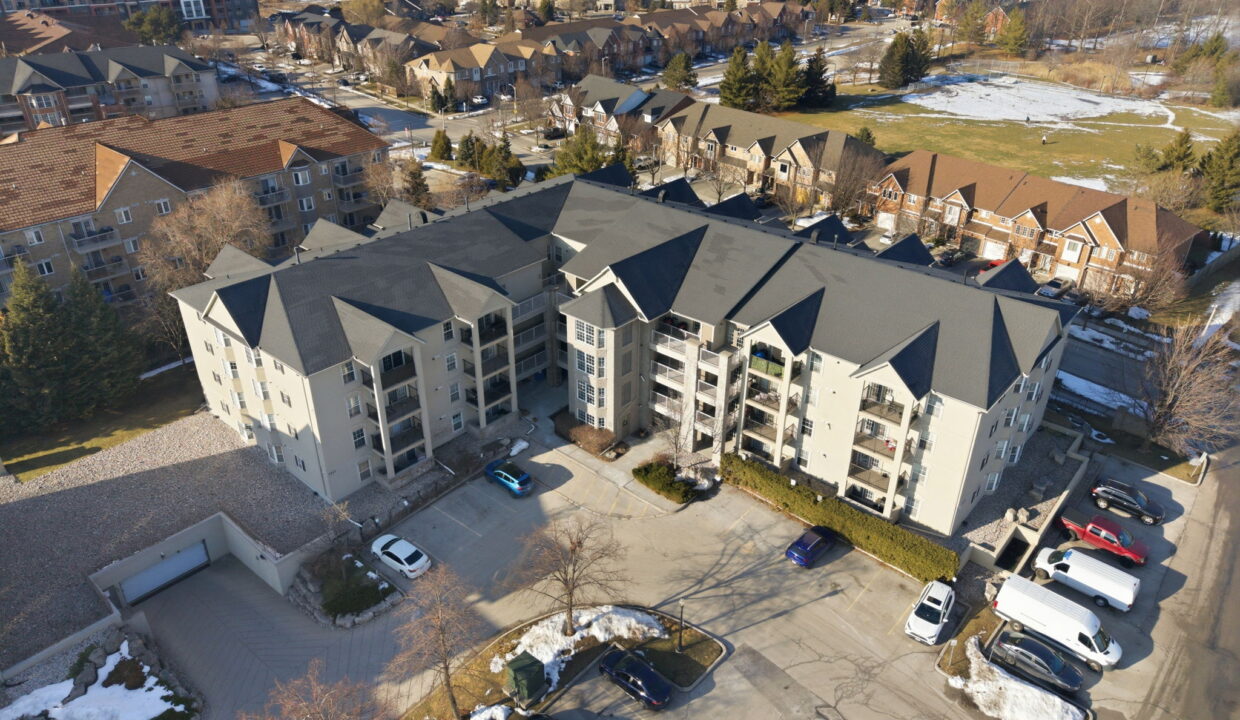 42-web-or-mls-42-Genevieve Serroul_1431 Walkers Line 309_Burlington