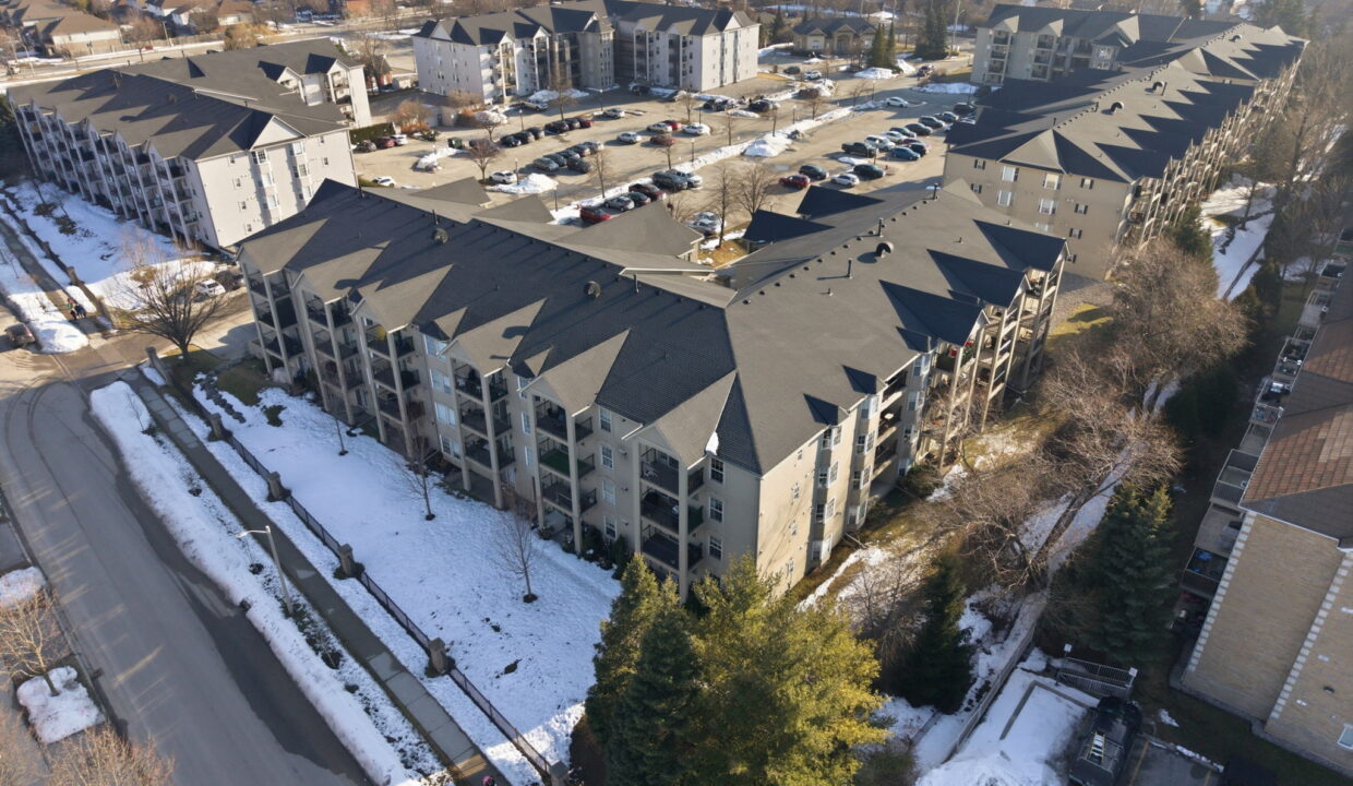 44-web-or-mls-44-Genevieve Serroul_1431 Walkers Line 309_Burlington