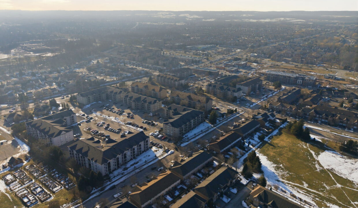 46-web-or-mls-46-Genevieve Serroul_1431 Walkers Line 309_Burlington