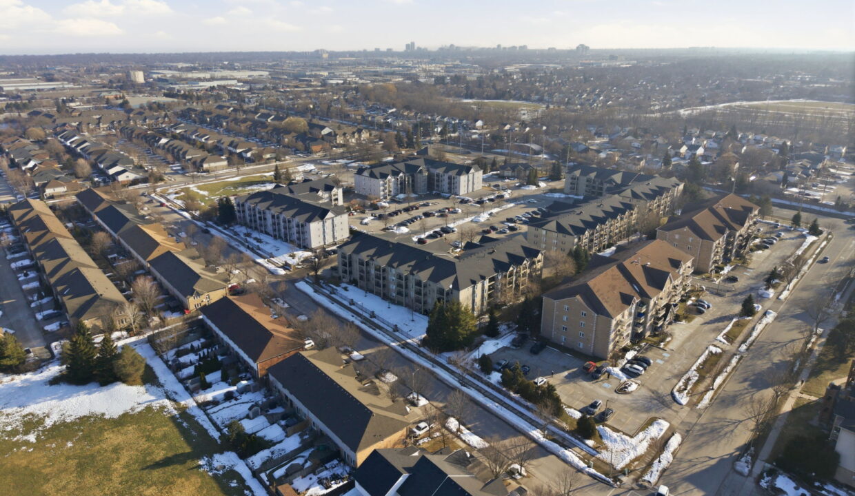 47-web-or-mls-47-Genevieve Serroul_1431 Walkers Line 309_Burlington