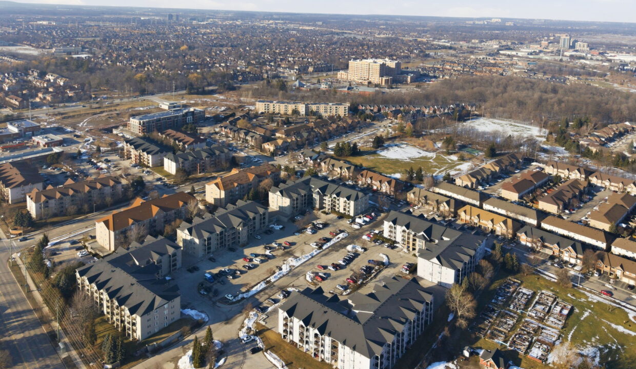 49-web-or-mls-49-Genevieve Serroul_1431 Walkers Line 309_Burlington