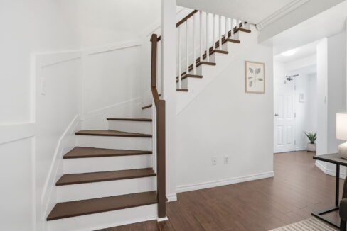 23-web-or-mls-23-Genevieve Serroul_6950 Tenth Line W 103