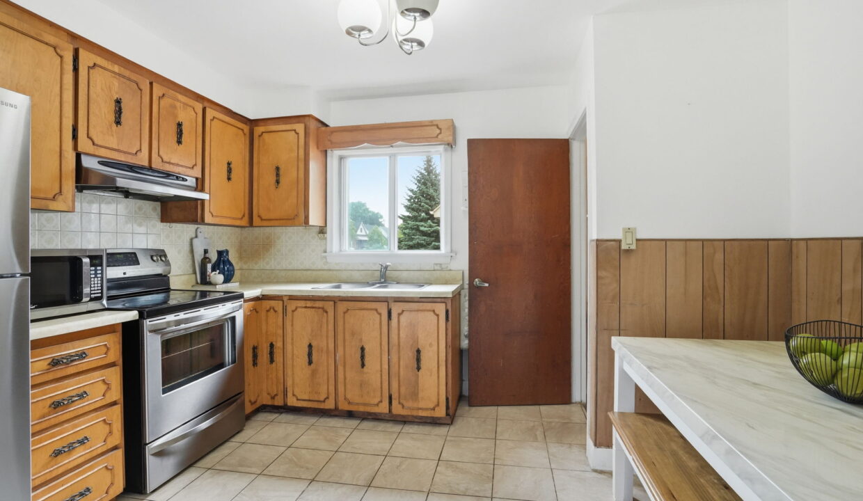 12-web-or-mls-12-Shannon Sullivan - 4 Duncombe Dr