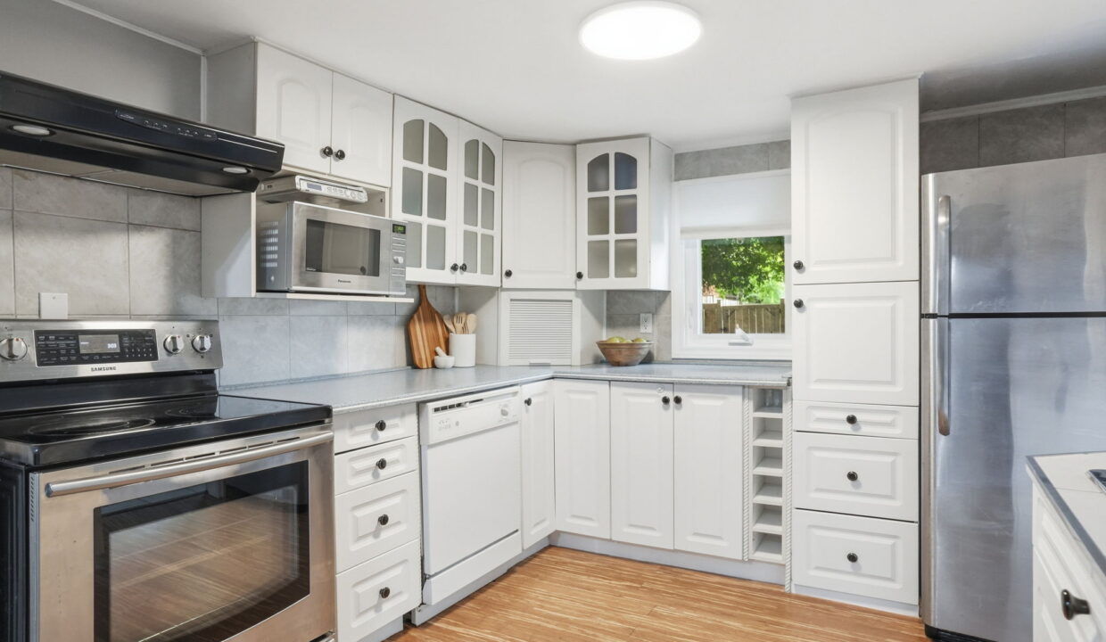 17-web-or-mls-17-Shannon Sullivan_55 E 32nd St