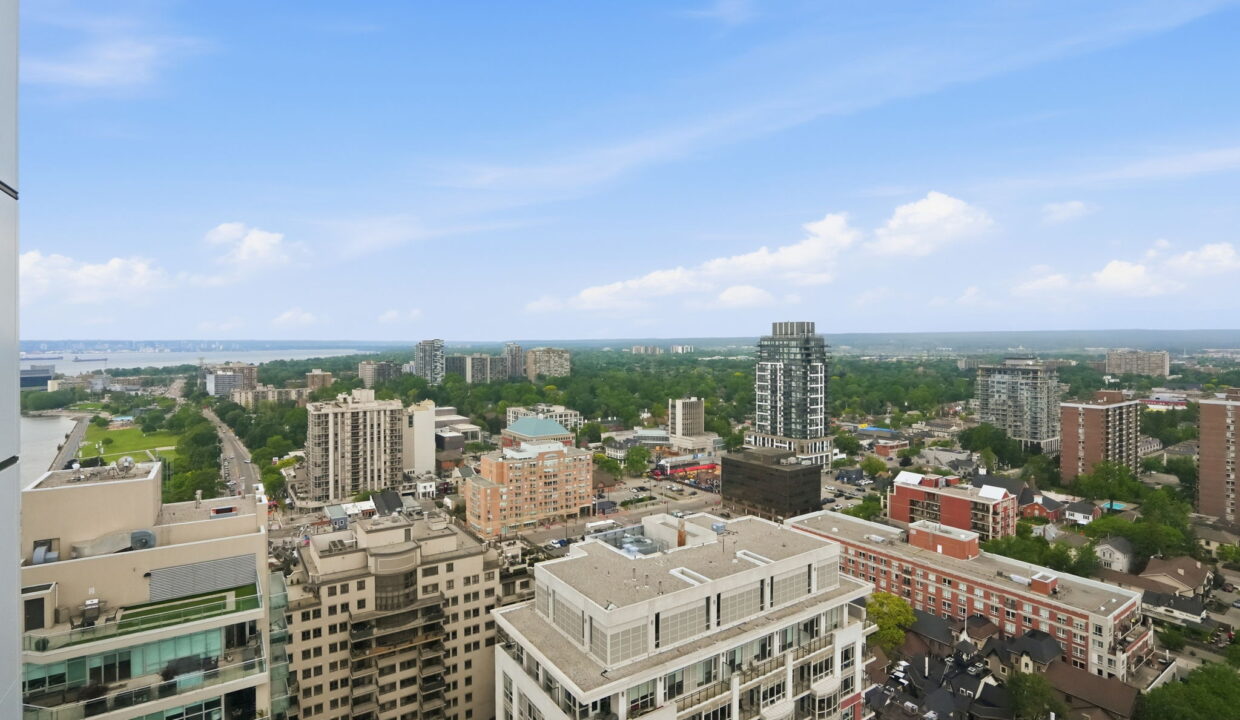 30-web-or-mls-30-Genevieve Serroul_2075 Lakeshore Rd