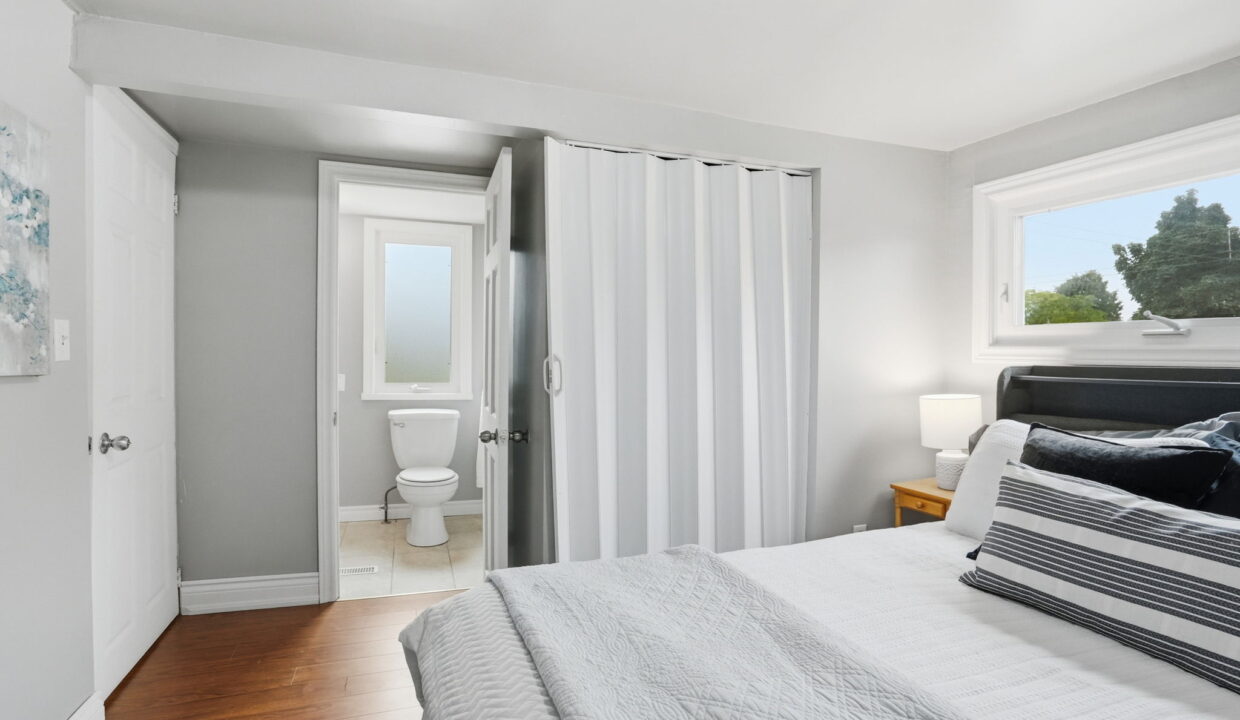 30-web-or-mls-30-Shannon Sullivan_55 E 32nd St