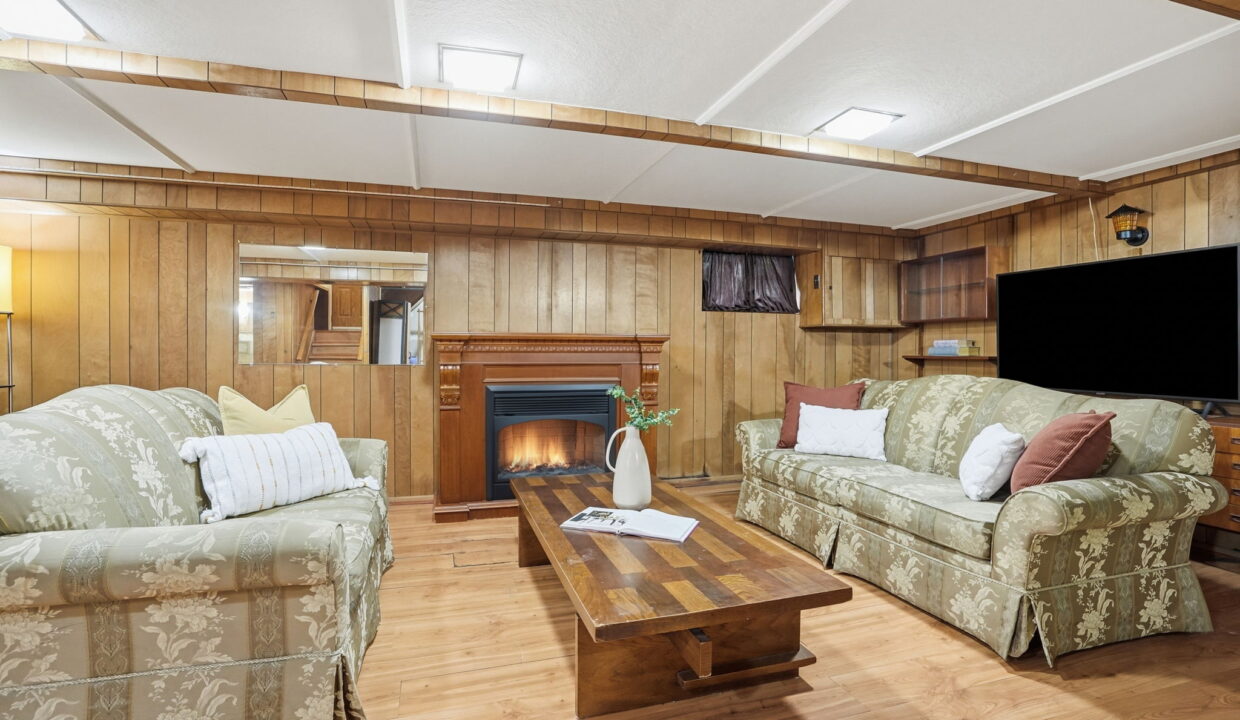 32-web-or-mls-35-Shannon Sullivan - 4 Duncombe Dr
