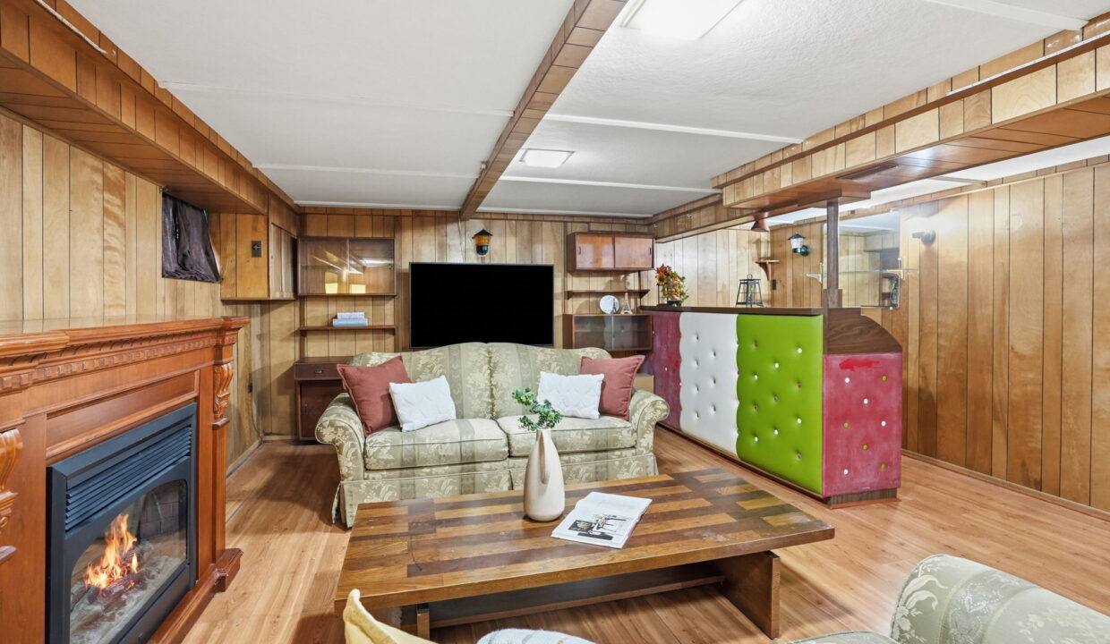 33-web-or-mls-37-Shannon Sullivan - 4 Duncombe Dr