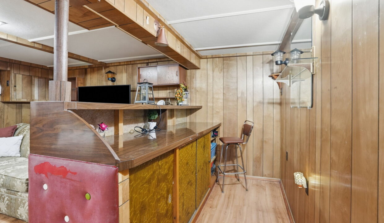 35-web-or-mls-40-Shannon Sullivan - 4 Duncombe Dr