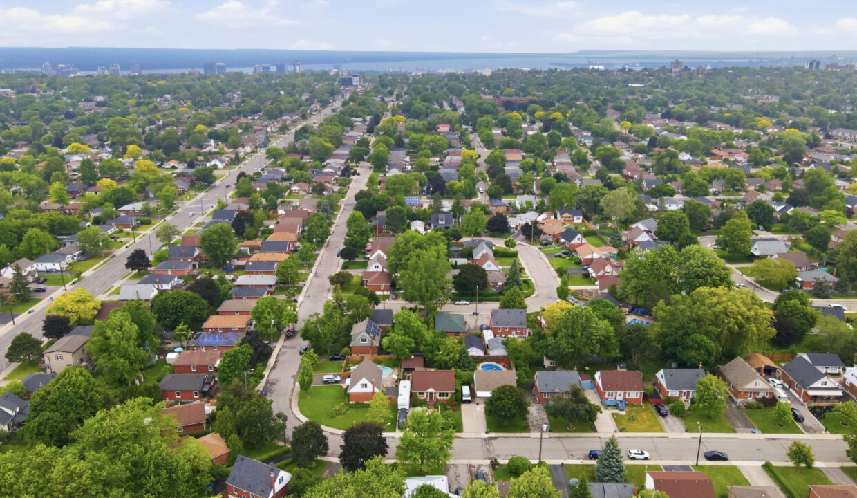 60-web-or-mls-65-Shannon Sullivan - 4 Duncombe Dr