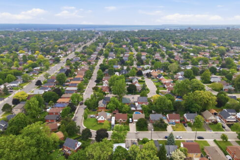 60-web-or-mls-65-Shannon Sullivan - 4 Duncombe Dr