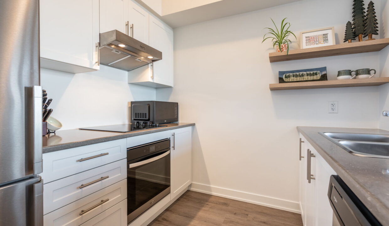 16-web-or-mls-613-600 N Service Rd, Stoney Creek - Sullivan-16