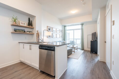 17-web-or-mls-613-600 N Service Rd, Stoney Creek - Sullivan-17